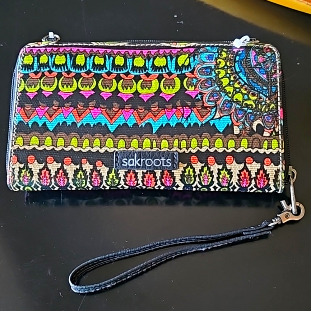 SAKRoots Artist Circle Crossbody/Cell Purse NWOT